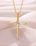 Collana Minimalista con Croce e Zirconia Centrale (Placcata in Oro)