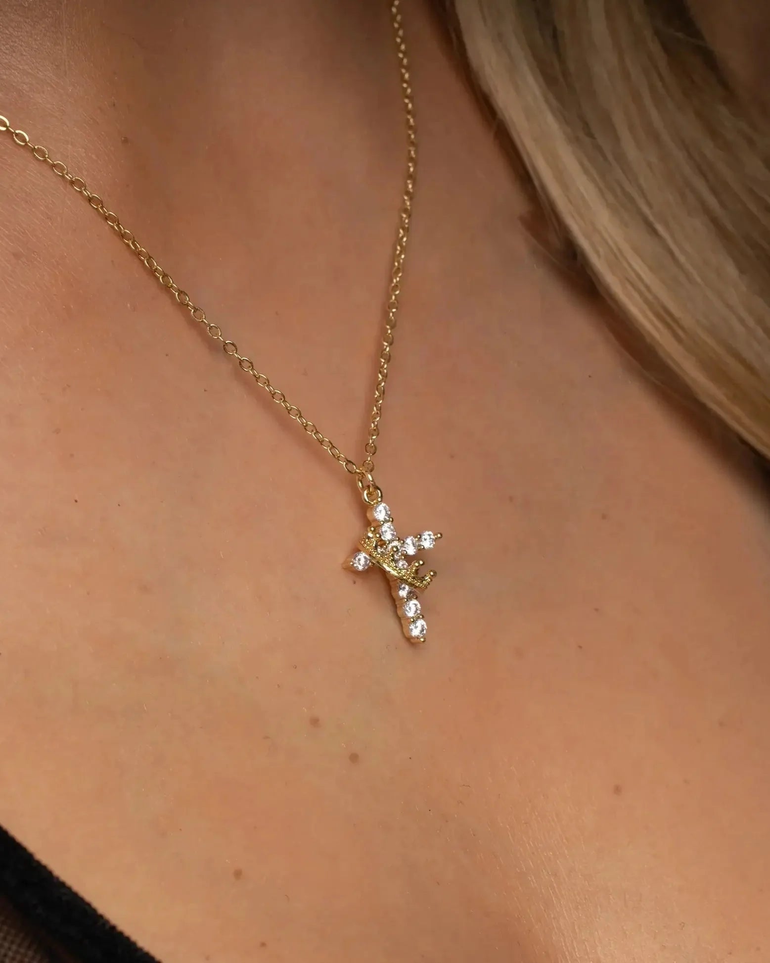 Collana con Croce e Corona di Cristo (Placcato in Oro)